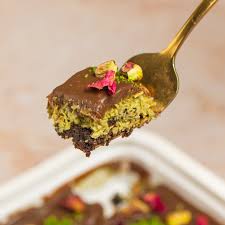 Pistachio kunafa chocolate fudge